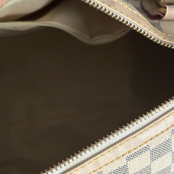 Checkered Beige and Cream Handbag - Picture 5 of 7